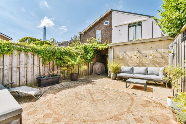 Courtyard Patio Service in Lake Orion